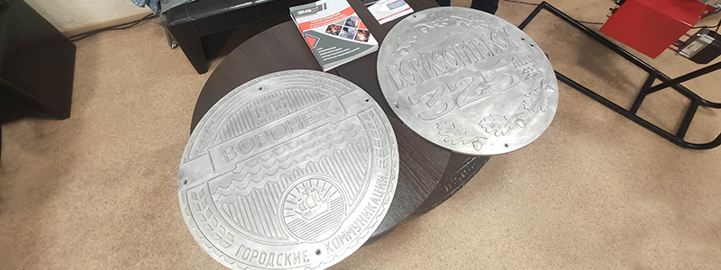 Дизайнерские модели люков на выставке Дизайнерские модели люков на выставке