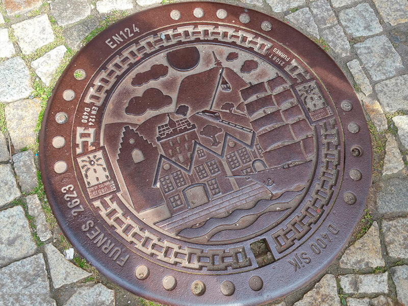 Дизайнерский чугунный люк в Бергене