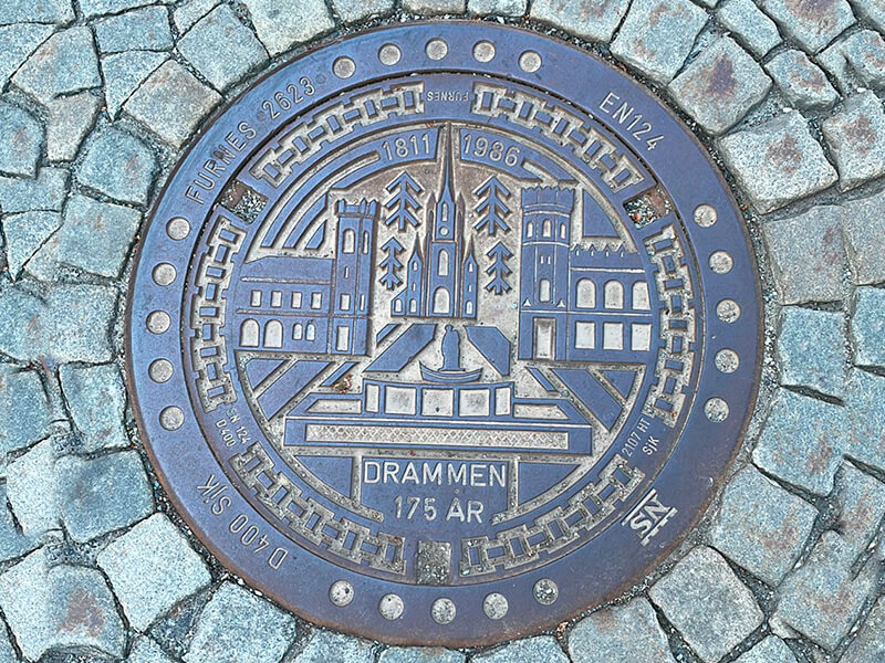 Дизайнерский чугунный люк в Драммене