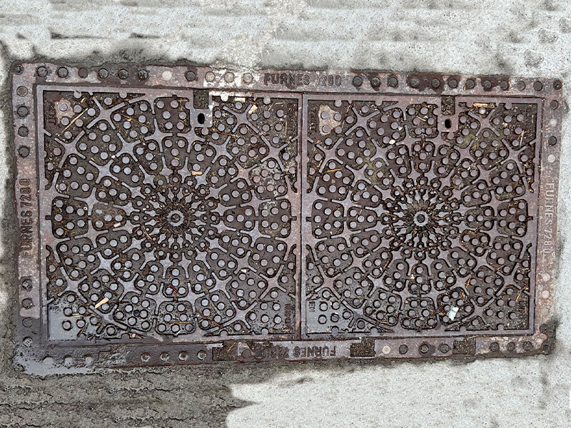 Дизайнерский чугунный люк в Осло