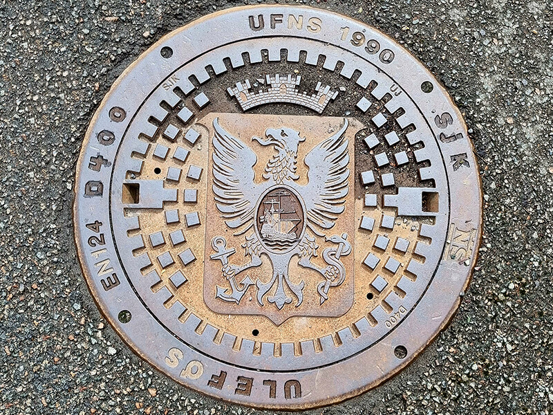 Дизайнерский чугунный люк в Холместранне